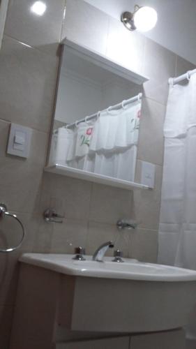 Bilik mandi di Edificio Rivera Este