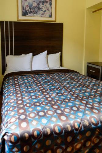 Katil atau katil-katil dalam bilik di Europa Hotel