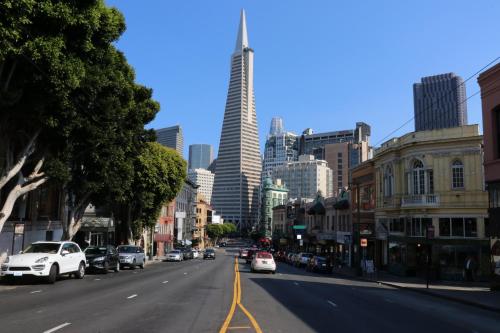 Pemandangan umum bagi San Francisco atau pemandangan bandar yang diambil dari hotel