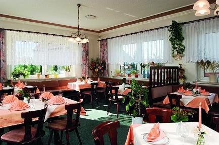 ห้องอาหารหรือที่รับประทานอาหารของ Landgasthof Sonneneck