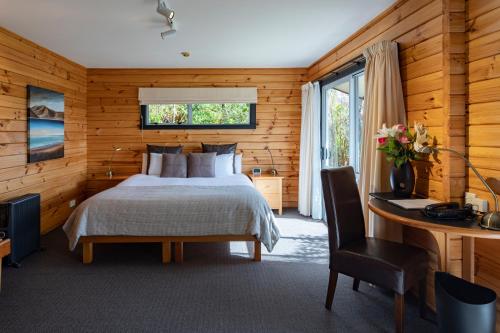 Westwood Lodge tesisinde bir odada yatak veya yataklar
