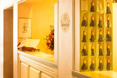 a room with a cabinet with a display of umbrellas at Albergo Al Moretto in Castelfranco Veneto