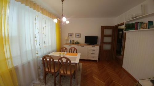 Televisyen dan/atau pusat hiburan di Apartament Centrum