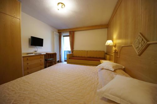 Postel nebo postele na pokoji v ubytování Hotel La Müda