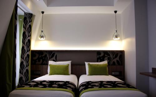 Ένα ή περισσότερα κρεβάτια σε δωμάτιο στο Hotel Alhambra
