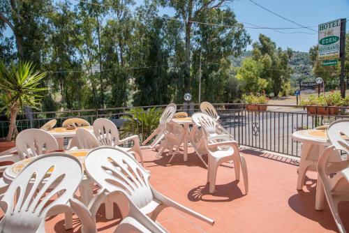 Un restaurante o sitio para comer en Hotel Eden