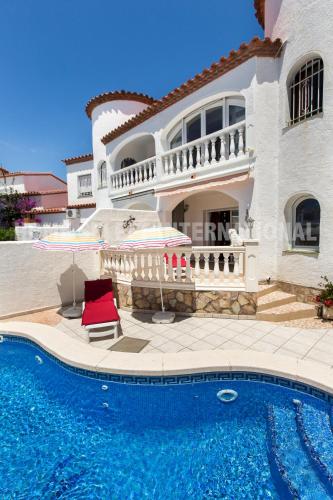 2009 Casa San Maurici con piscina by homeselectspain