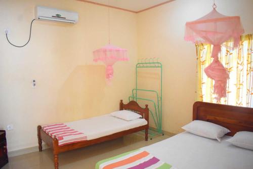 Postel nebo postele na pokoji v ubytování Yaswi Guest House