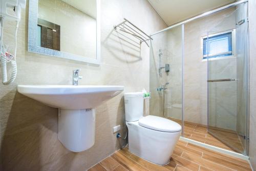 Un baño de 7-113 hotel