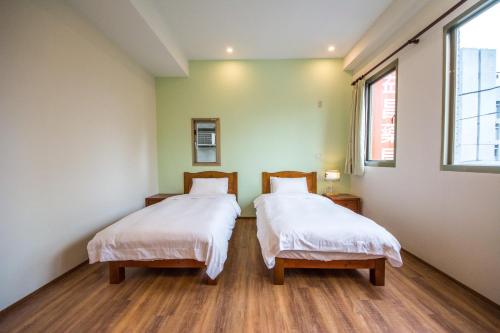 Una cama o camas en una habitación de 7-113 hotel