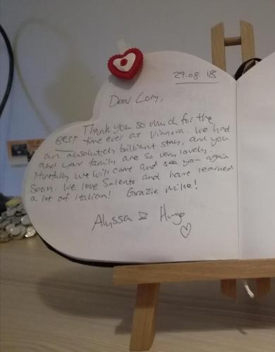 a piece of paper with a heart on it at Vianova Affittacamere in Giurdignano