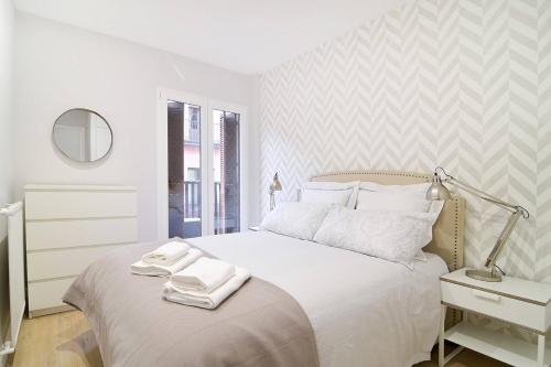 Apartment in Cava Baja Centre Madrid by Batuecas