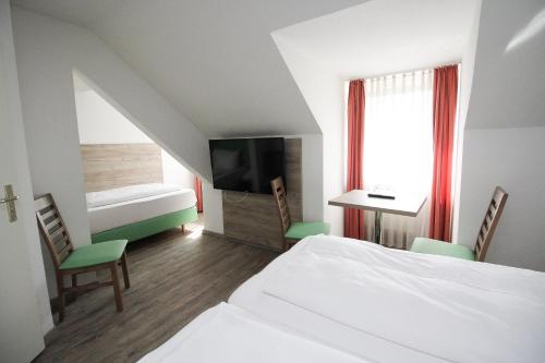 Hotel Pension Köberl tesisinde bir odada yatak veya yataklar