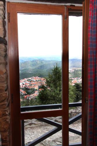 Γενική θέα στο βουνό ή θέα στο βουνό από  αυτό το κατάλυμα σε φάρμα
