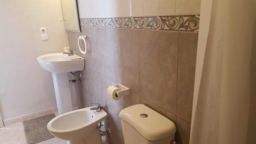 Bilik mandi di Hotel Castellverd