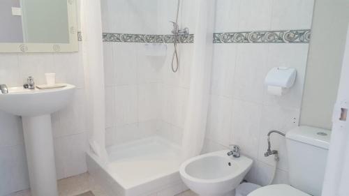 Bilik mandi di Hotel Castellverd