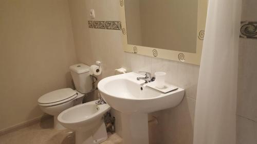 Bilik mandi di Hotel Castellverd