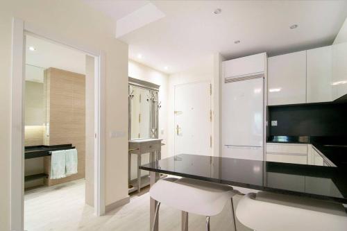 Beautiful Apartment next to Santiago Bernabeu by Batuecas
