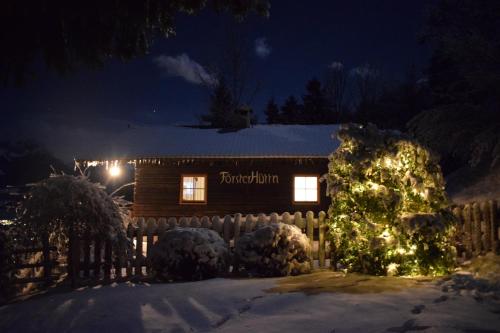 Fotografia z galérie ubytovania Brünnl's Försterhütte v destinácii Parcines