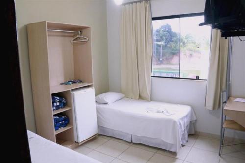 En eller flere senger på et rom på HOTEL SÃO JORGE