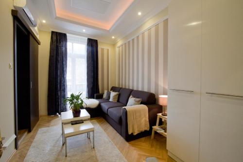 a living room with a couch and a table at Elisabeth Bridge Apartmans in Budapest