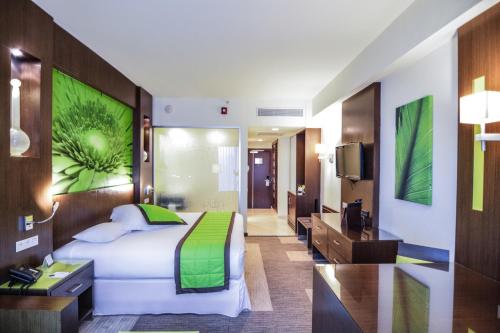 a hotel room with a bed and a television at Riu Plaza Panamá in Panama City