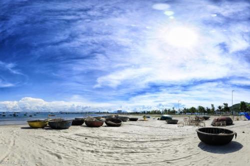 a group of boats sitting on a sandy beach at Win's Homestay in Da Nang