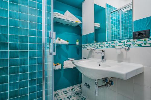 A bathroom at Lemon Factor Sorrento