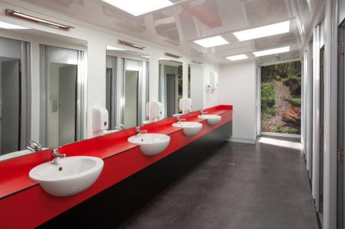 Kylpyhuone majoituspaikassa Taupo Debretts Spa Resort