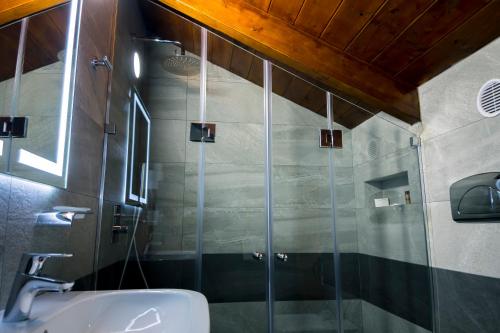 Phòng tắm tại Pandora Residence Apartments