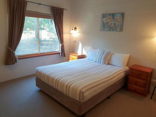 Ένα ή περισσότερα κρεβάτια σε δωμάτιο στο Woodlane Cottages Hunter Valley