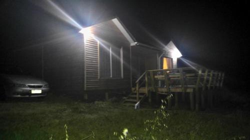a house with a car parked in front of it at night at Refugios Olmue Santa Teresa in El Maqui