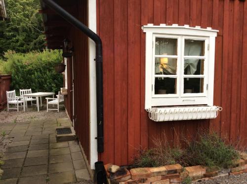 a window on the side of a red house at Ynde Private Apartment in Sölvesborg