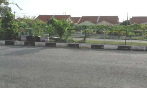 Taman di luar Wany Homestay & Guest House