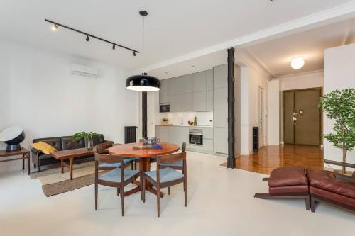 Luxury Silver Apartment just steps from Gran Vía by Batuecas