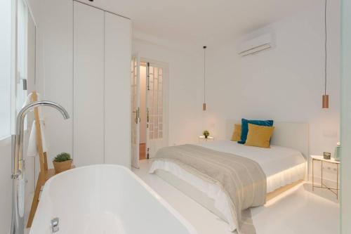 Luxury Silver Apartment just steps from Gran Vía by Batuecas
