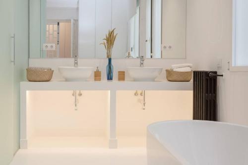 Luxury Silver Apartment just steps from Gran Vía by Batuecas
