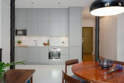 Luxury Silver Apartment just steps from Gran Vía by Batuecas