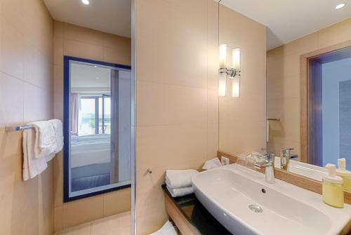 Bathroom sa BE BIO Hotel be natural