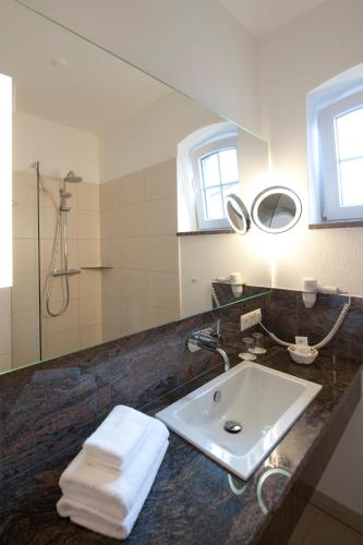 a bathroom with a sink and a mirror at Golfpark Strelasund in Süderholz