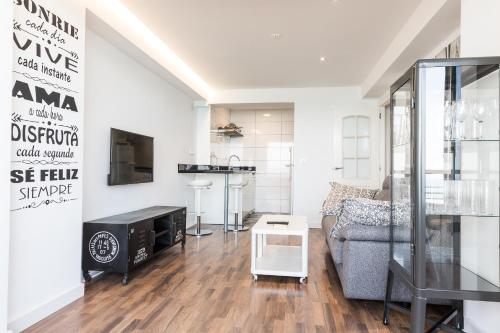 Amazing Sea Views with AC two min beach