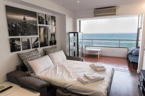 Amazing Sea Views with AC two min beach