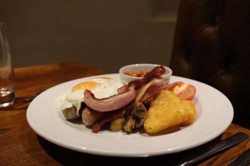 a plate of breakfast food on a wooden table at Blue Bell Country Inn in Knaresborough