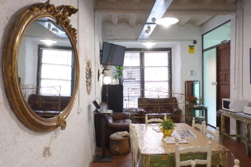 a living room with a mirror and a table at Pigal in Tarragona