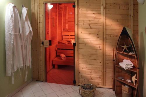 a bathroom with a door leading to a closet at Welcome Hotel Marburg in Marburg an der Lahn