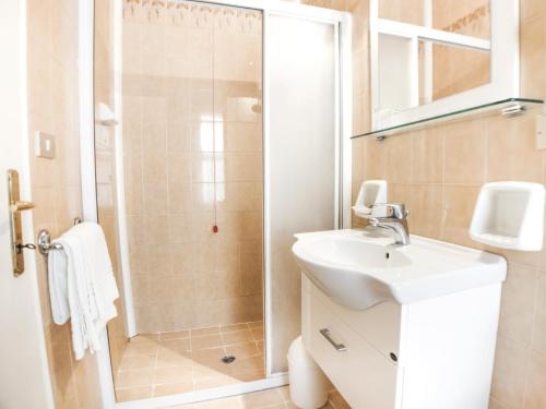 Bilik mandi di Hotel Aurora Terme