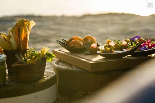 Makanan di atau berdekatan resort