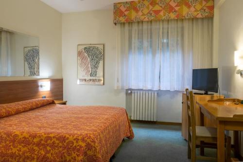 Un pat sau paturi într-o cameră la Ilgo Hotel