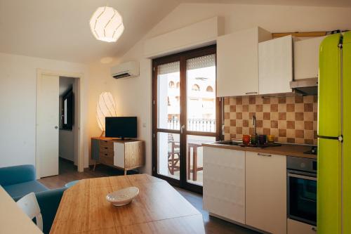 
Cucina o angolo cottura di AlbaChiara appartamento con terrazza
