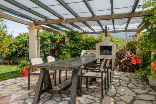 Gallery image of Lefkes Apartments in Acharavi